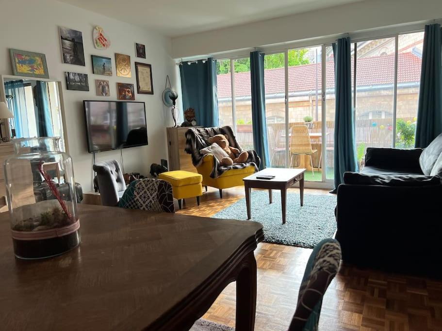 Grand Appartement Avec Balcon Et Parking Gratuit Sur Place Paris Exterior foto